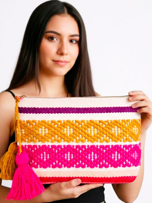 Bolso Cosmetiquera con pompón- Santo Tomas Jalieza, Oaxaca.